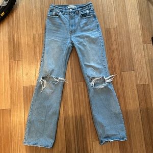 Abercrombie High Rise Light Wash Relaxed Fit Jeans - Size 25 Women’s